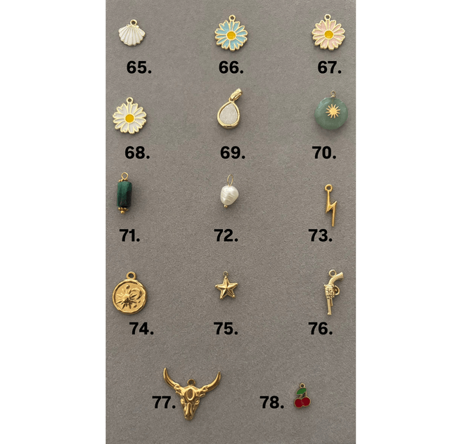 Collier avec 6 pendentifs 