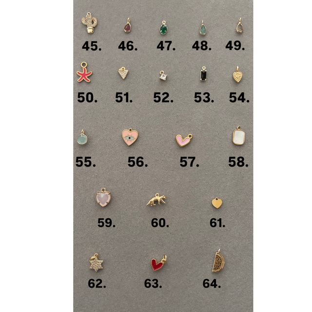 Collier avec 7 pendentifs 
