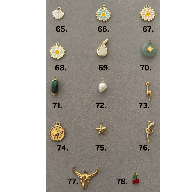 Collier avec 7 pendentifs 