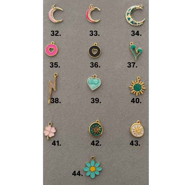 Collier avec 7 pendentifs 