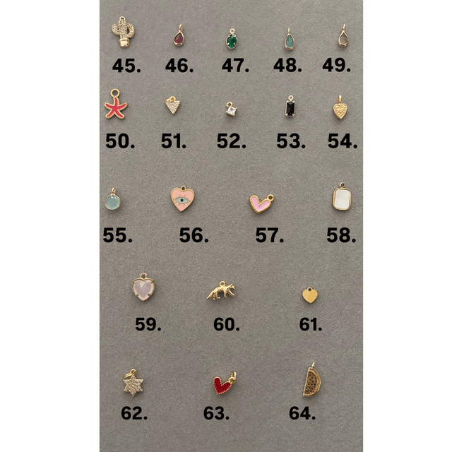 Collier avec 6 pendentifs 
