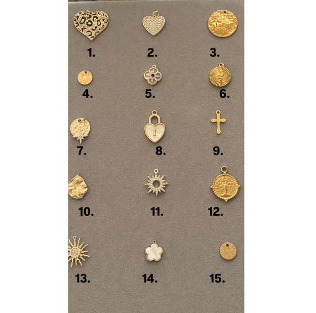Collier avec 6 pendentifs 